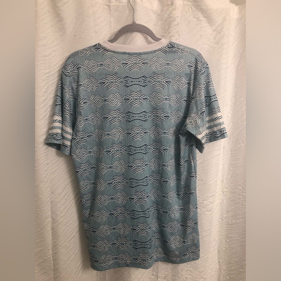 Fly Emirates women’s authentic jersey size medium turquoise Real Madrid - Picture 6 of 6